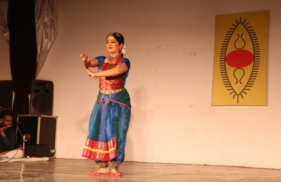 Dancer Ragini children the nuances of told Bharatnatyam dance